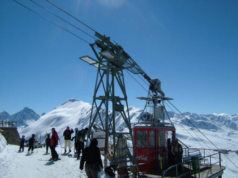 Bergstation der Luftseilbahn Jakobshorn Schlepplift-Jakobshorn, April 2005