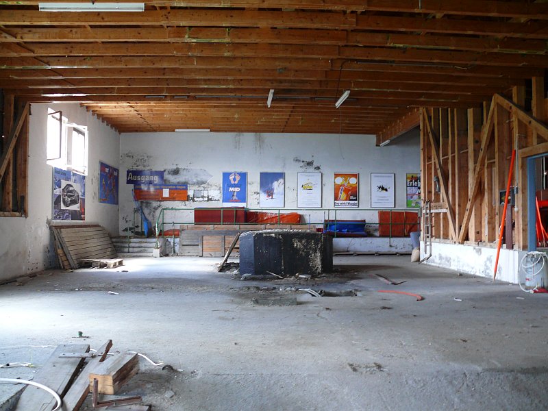 Blick in die verlassene Bergstation der ehemaligen Giovanola-Kabinenbahn Schatzalp-Strelapass, Juli 2009