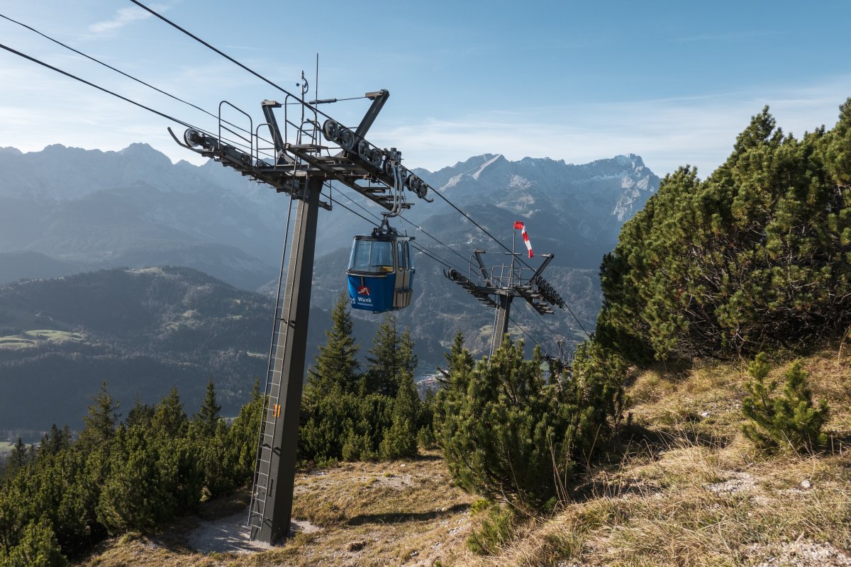 Seilbahn am Wank mit Zugspitze im Hintergrund