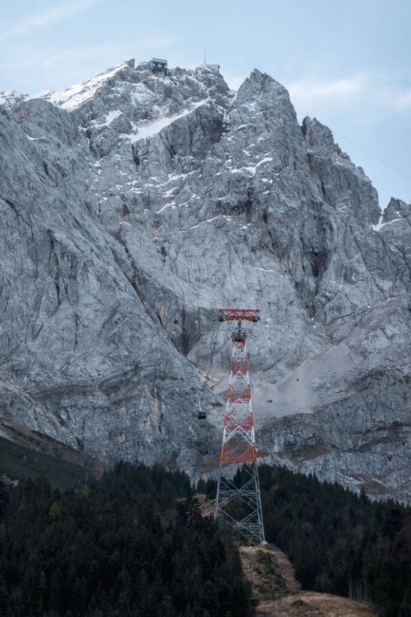 Seilbahn Zugspitze mit höchster Seilbahnstütze Europas