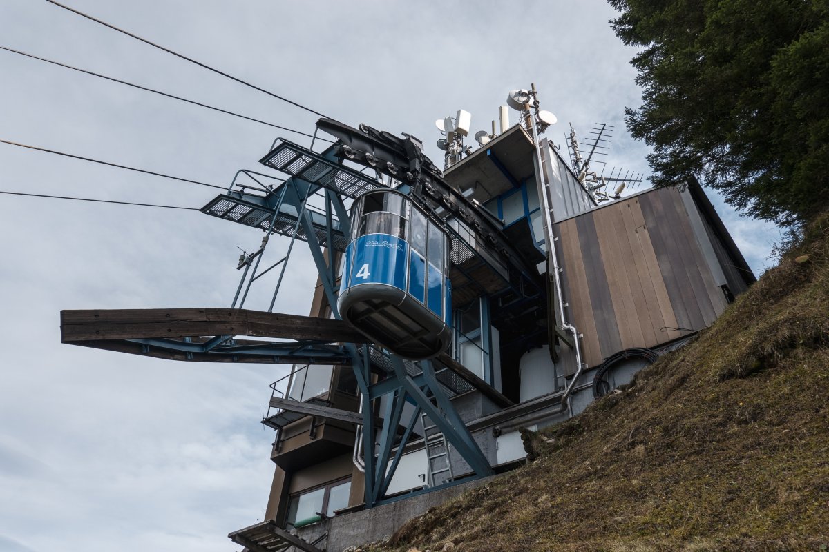 Bergstation der Seilbahn auf dem Laber