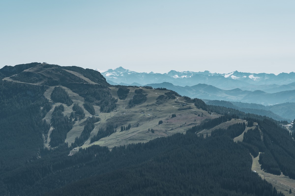 Panorama vom Dürrnbachhorn mit dem Skigebiet auf der Winklmoosalm, September 2019