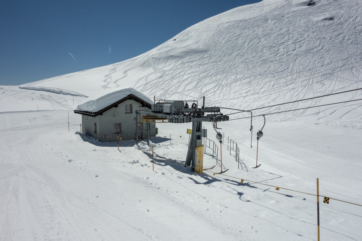 Talstation des Schlepplifts Gendusas-Dadens, April 2015