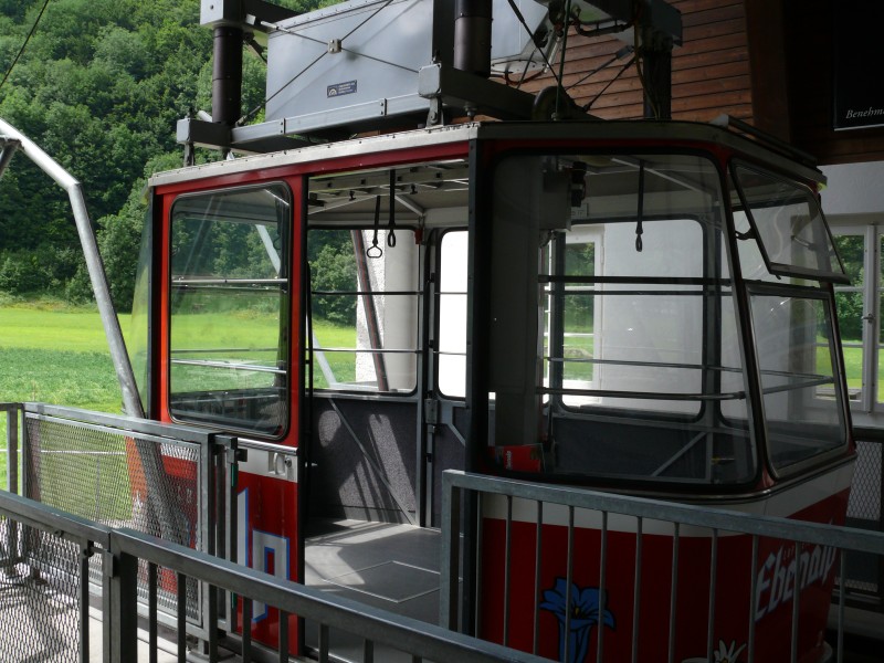 Kabine der Luftseilbahn Wasserauen-Ebenalp in der Talstation, Juli 2008