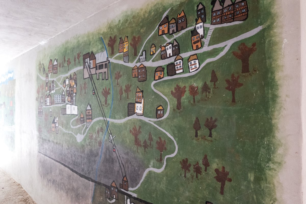 Gemälde am Bahnhof Kalpetran, Juni 2022