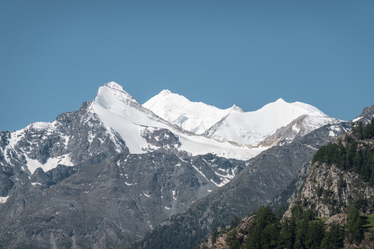 Vergletscherte Gipfel im Wallis