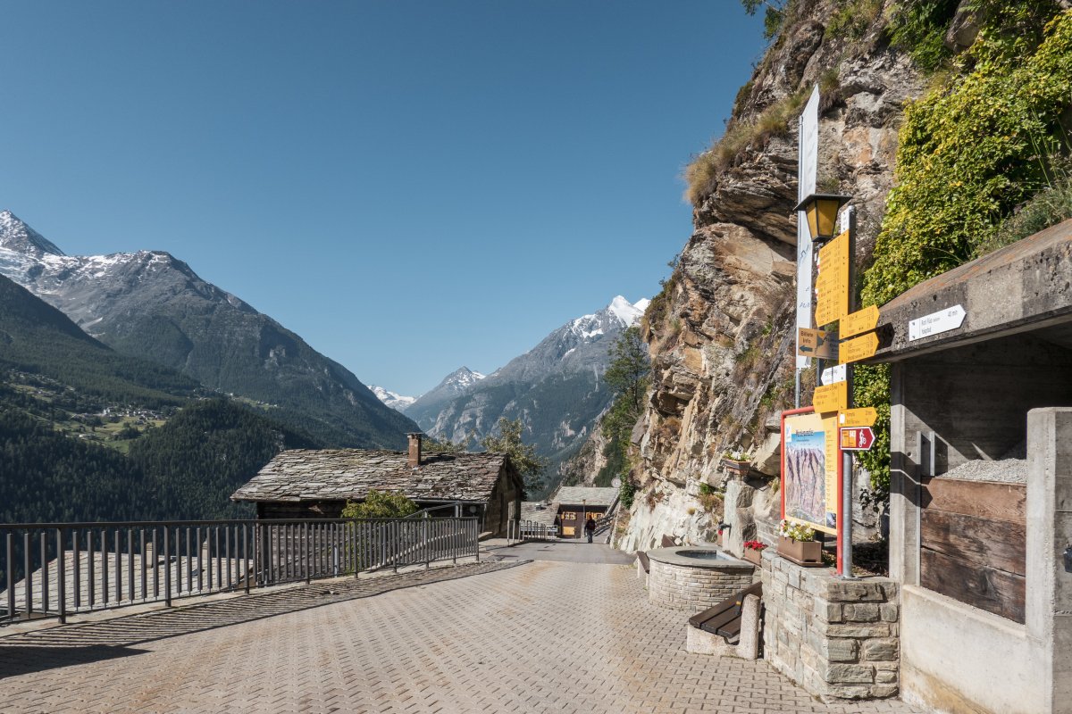 Seilbahn-Bergstation in Embd