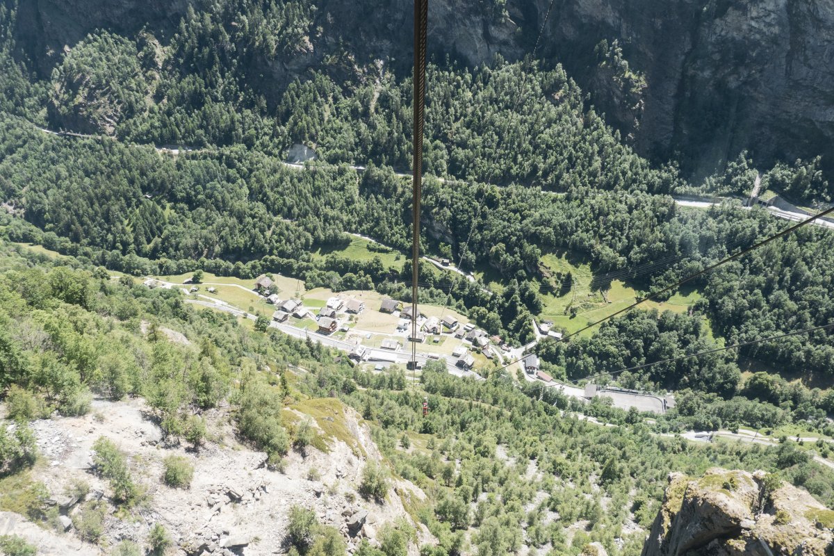 Blick aus der Seilbahn auf Kalpetran