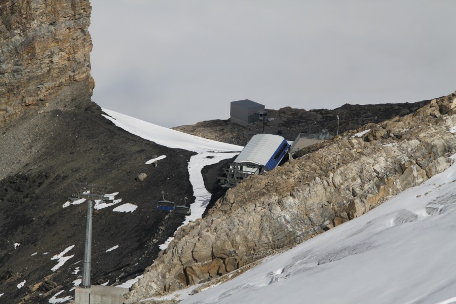 Talstationen der Sesselbahn Rotstöckli-Kleintitlis und des Schlepplifts Rotegg, September 2012