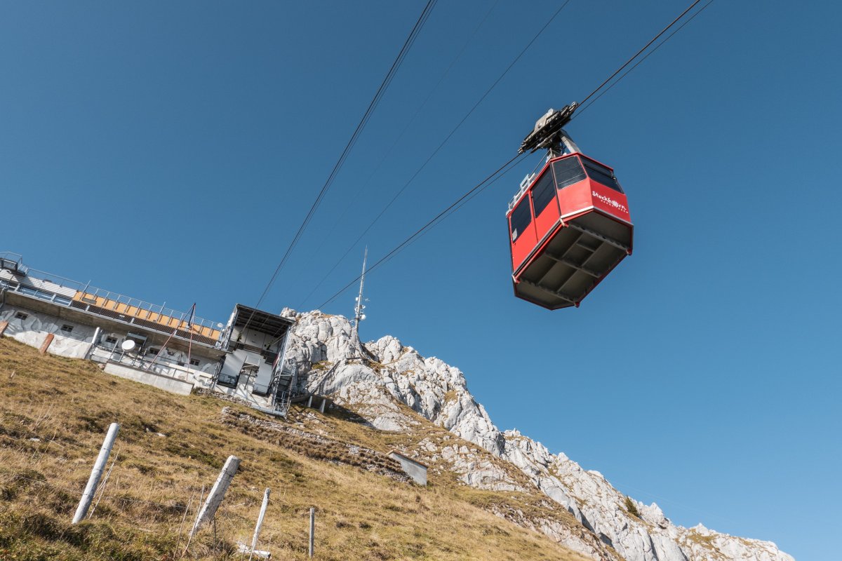 Stockhorn mit Seilbahn-Bergstation