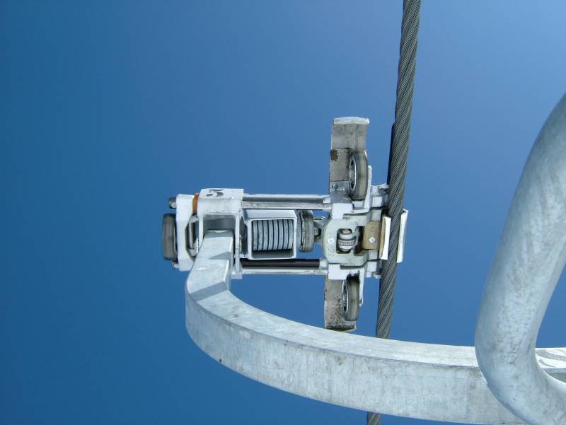 Klemme der Sesselbahn Grisch-La Siala, April 2006