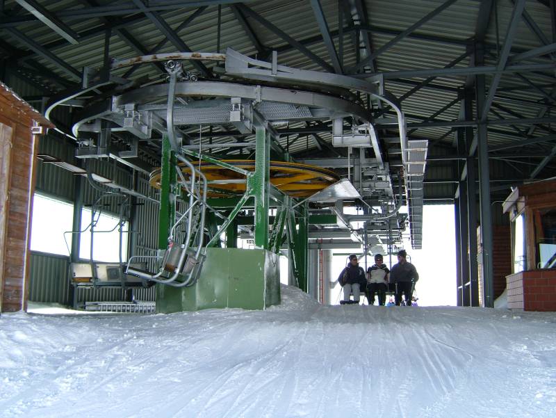 Bergstation der Sesselbahn Grisch-La Siala, April 2006