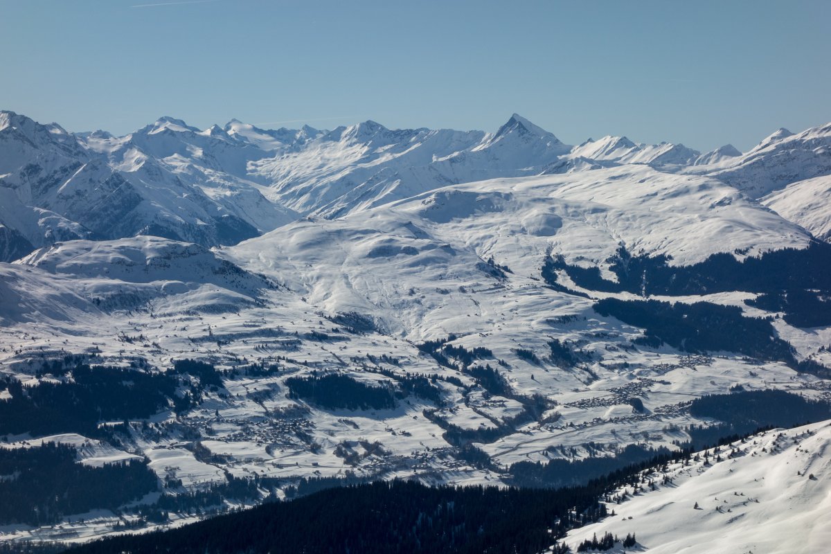 Blick vom Crap Masegn auf das Skigebiet von Obersaxen, Februar 2019
