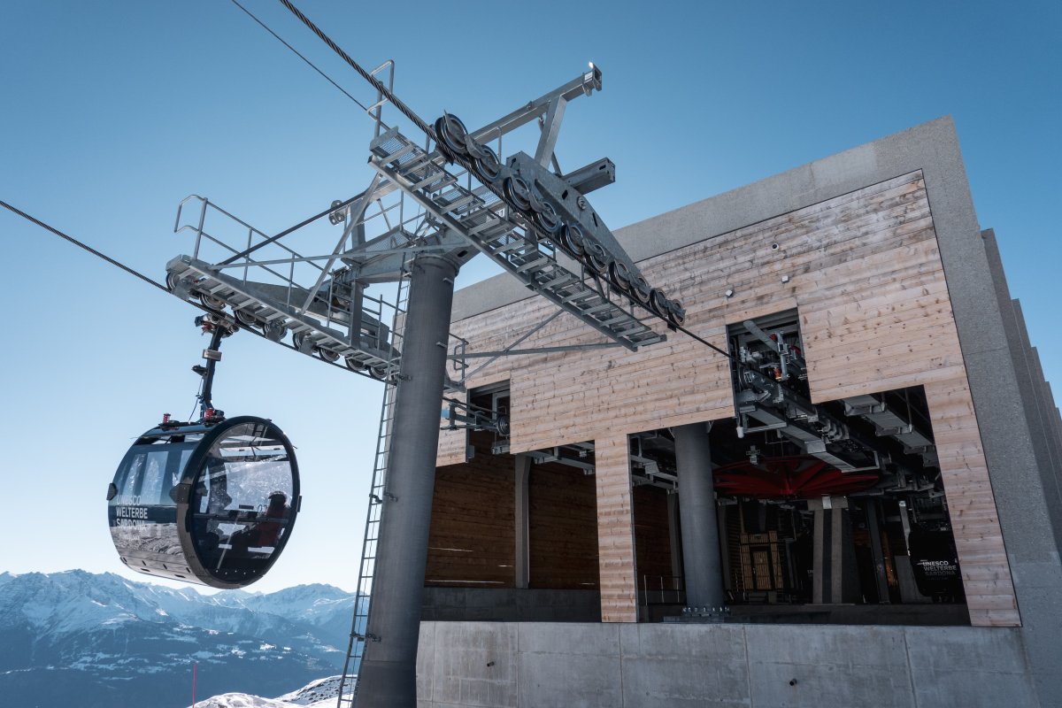 Bergstation der Kabinenbahn Segnes-Nagens Sura, Dezember 2025