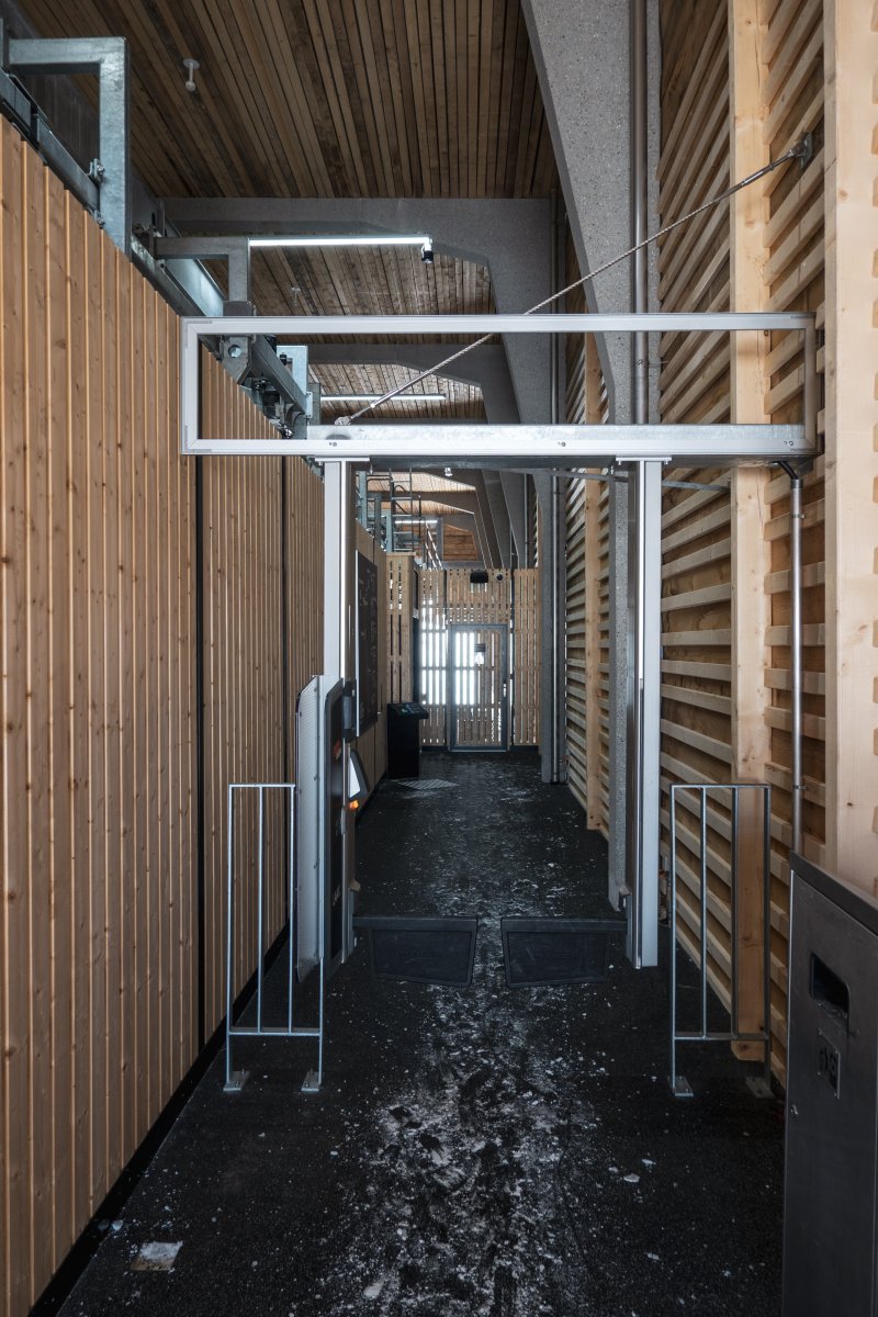 Bergstation der Kabinenbahn Segnes-Nagens Sura, Dezember 2025