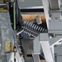 Garaventa-Federklemme an der Kabinenbahn Scansinas-Nagens, April 2010