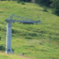 Etwas oberhalb endet ein weiterer BMF-Schlepplift: Der Übungslift Tannenbodenalp, Juli 2008