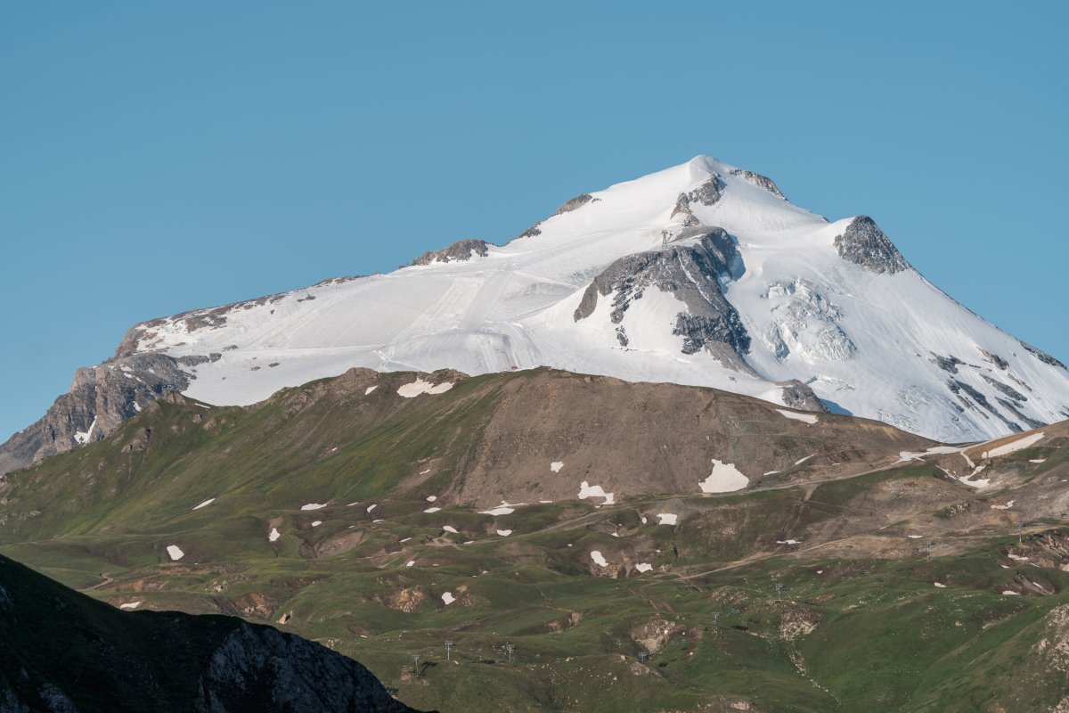 Morgendlicher Blick ins Skigebiet Grande Motte vom Lac de Sassière, Juli 2021