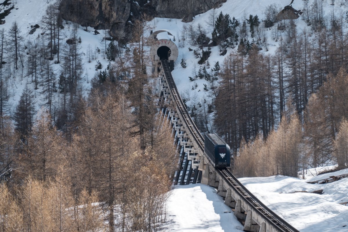 Standseilbahn La Daille-Rocher de Bellevarde, April 2024