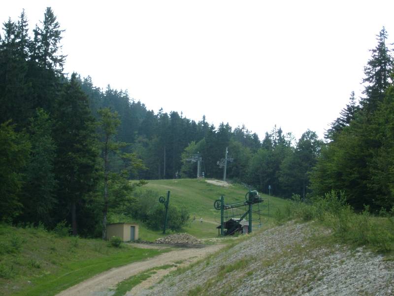 Talstation des Schlepplifts Gentianes und Bergstation des Schlepplifts Myrtilles, Juli 2006
