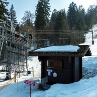 Talstation der neuesten Anlage im Gebiet, dem Schlepplift Les 17, März 2015