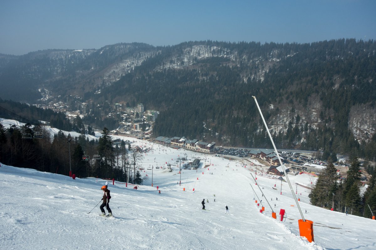 Hauptabfahrt an der Vologne mit Blick auf Le Slalom