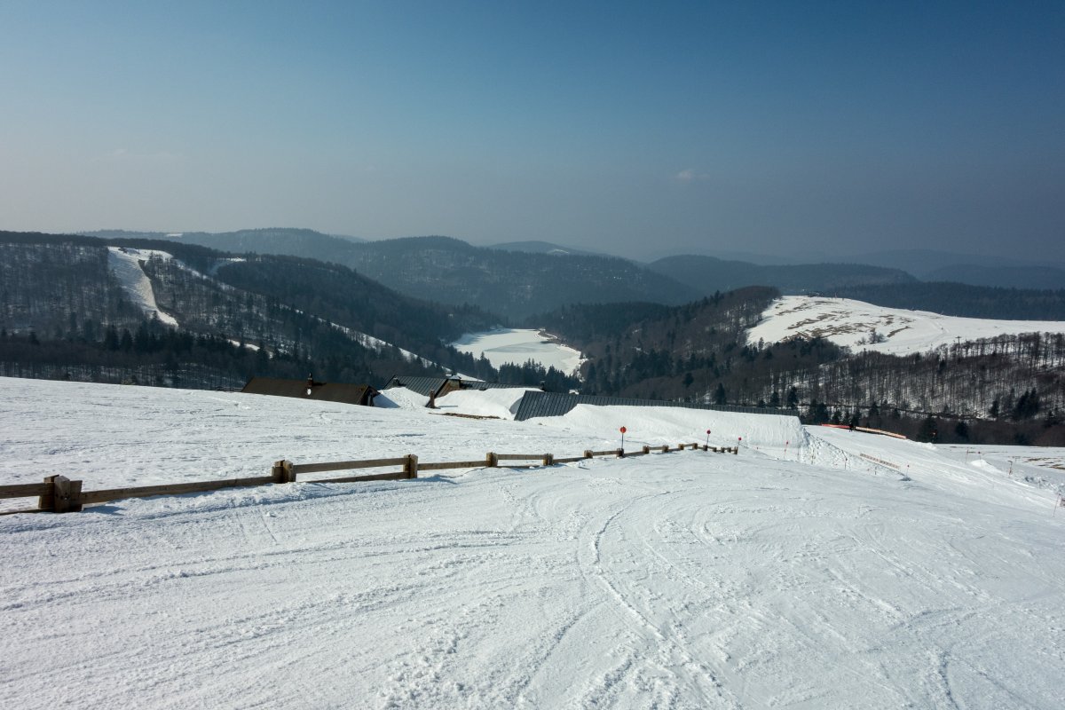 Abfahrt am Kastelberg mit Lac de la Lande