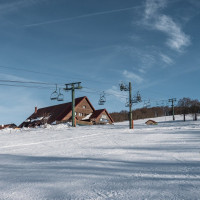 Sesselbahn La Lande und stillgelegter Schlepplifte La Chaume, Dezember 2021