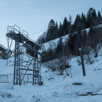 Stillgelegte Schlepplifte im Skigebiet Hautes-Navières nahe La Bresse, Dezember 2021