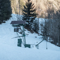 Stillgelegte Schlepplifte im Skigebiet Hautes-Navières nahe La Bresse, Dezember 2021