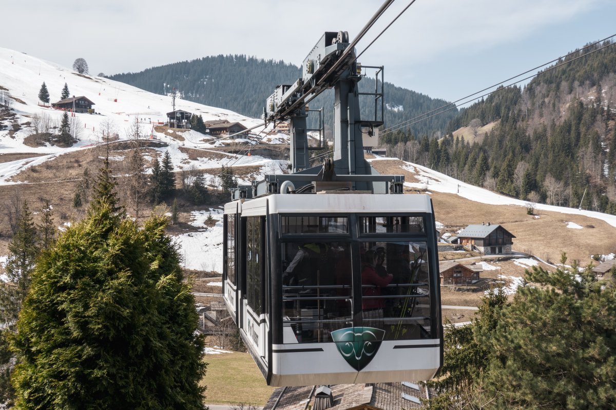 Die Seilbahn Transval verbindet die Skigebiete Aiguilles und Étale in La Clusaz