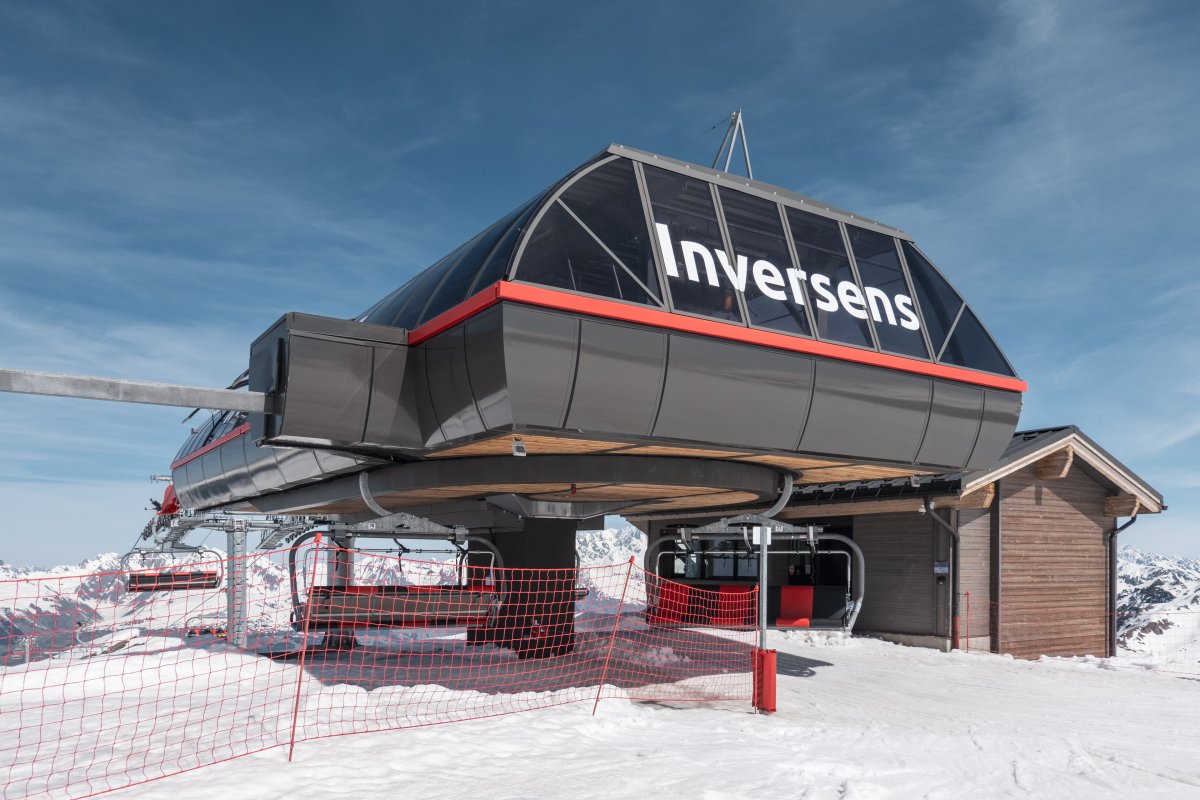 Bergstation der Sesselbahn Inversens, April 2024