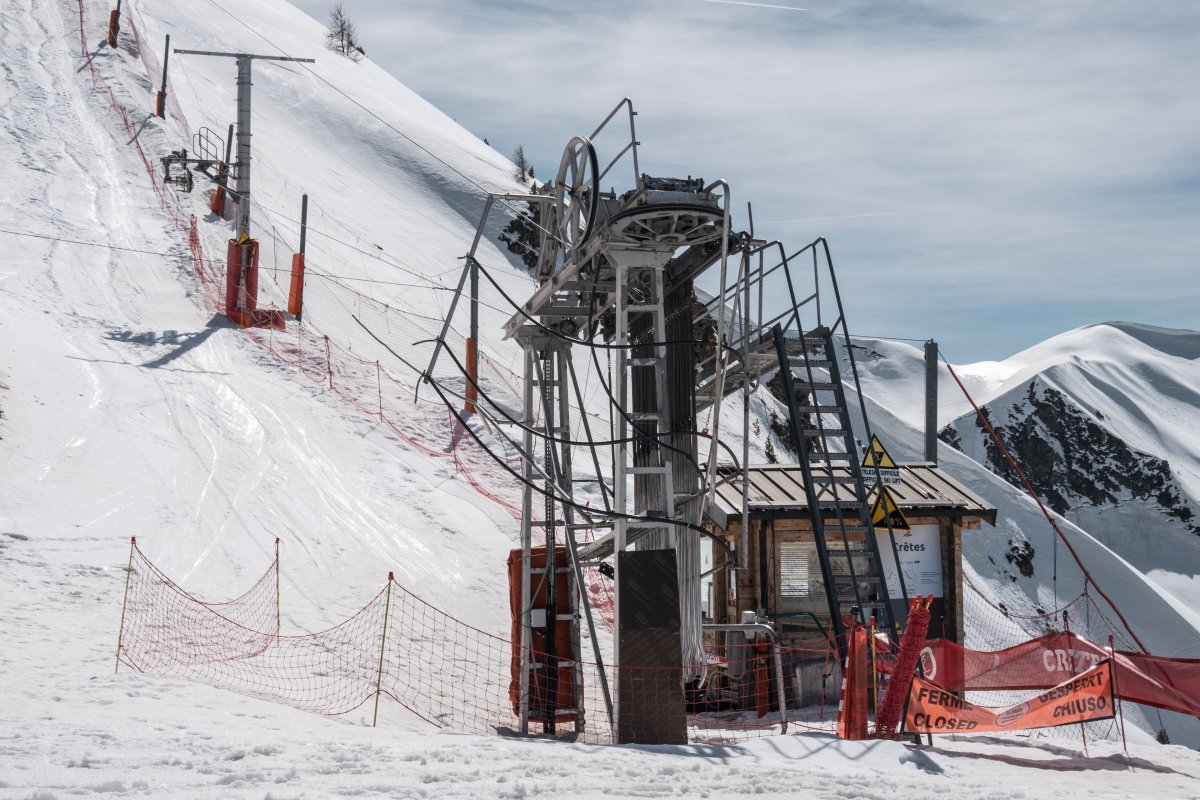 Talstation des Schlepplifts La Crête, April 2024