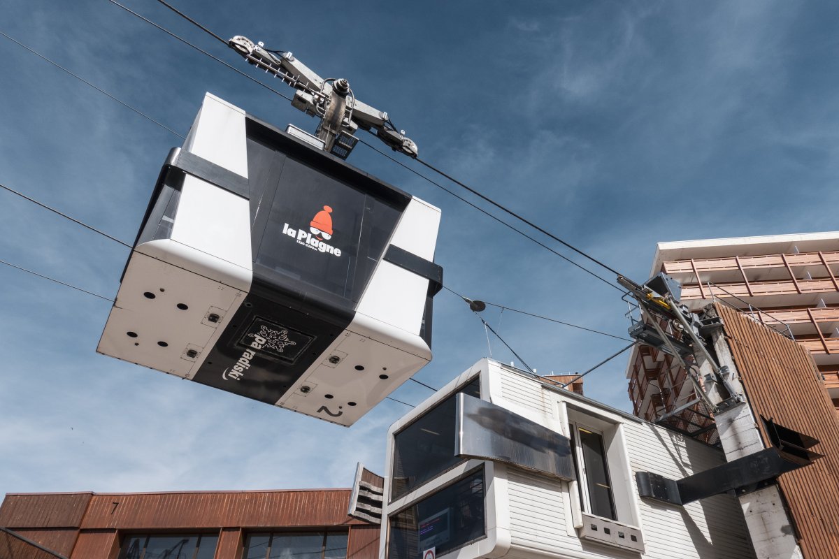 Talstation der Luftseilbahn Télémétro La Plagne, April 2024