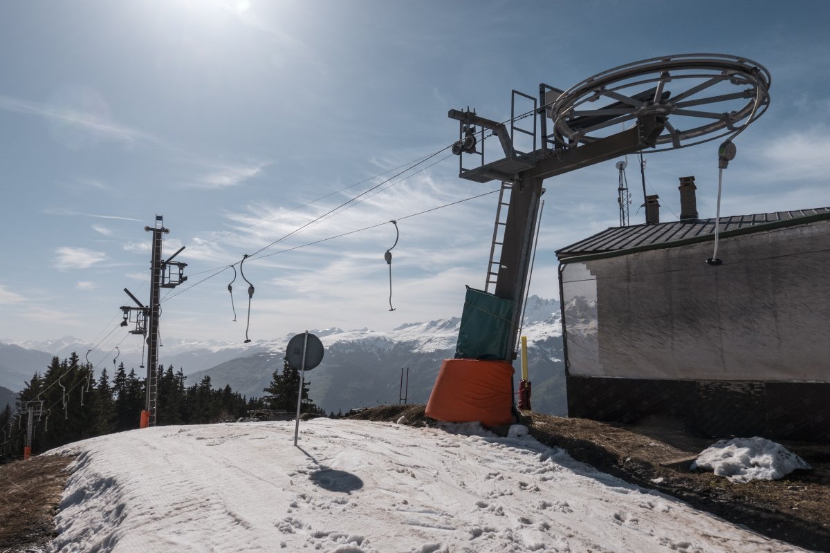 Bergstation des Schlepplifts Manessier, April 2024