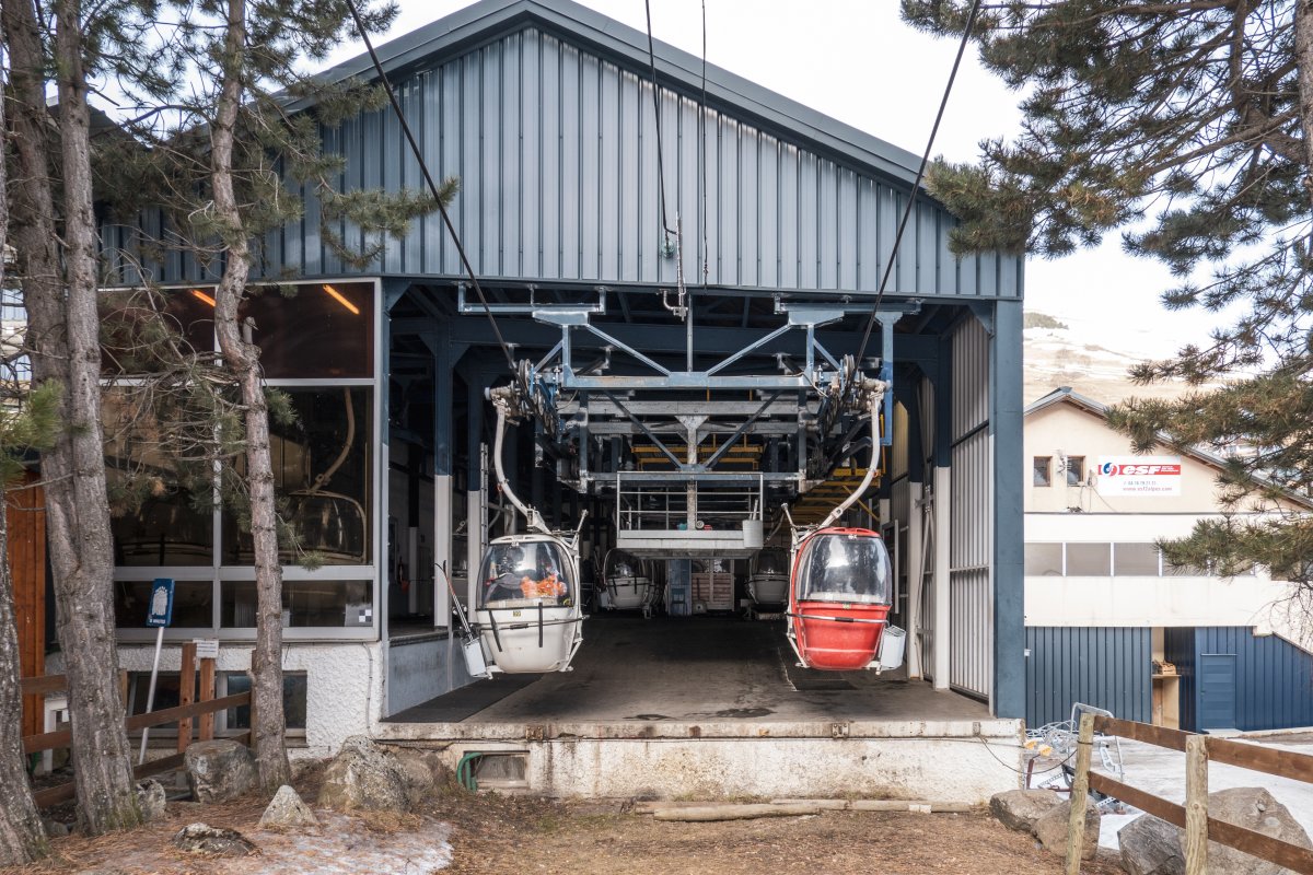 Talstation der Kabinenbahn Œufs Blancs in Les Deux Alpes