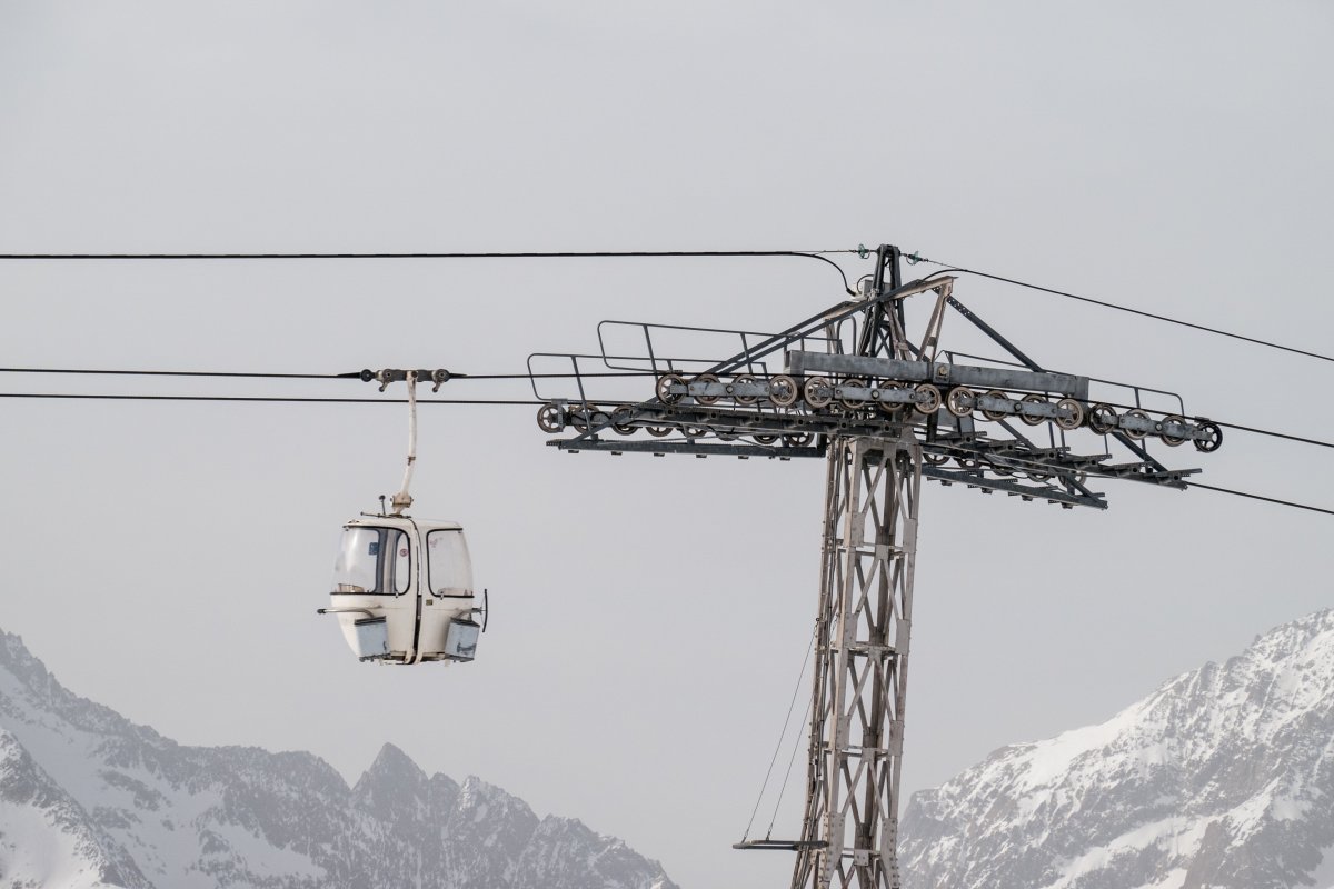 Kabinenbahn Œufs Blancs mit Bergkulisse