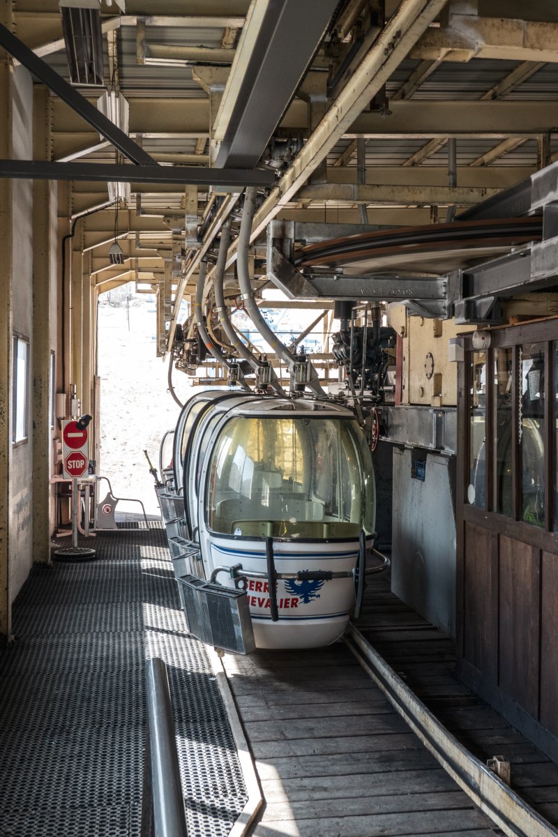 Talstation der Kabinenbahn Aravet in Villeneuve