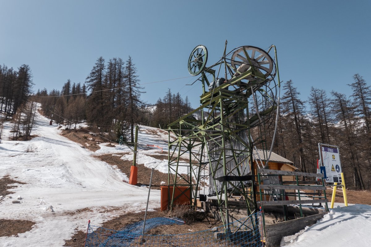 Poma-Schlepplift mit Fachwerktalstation