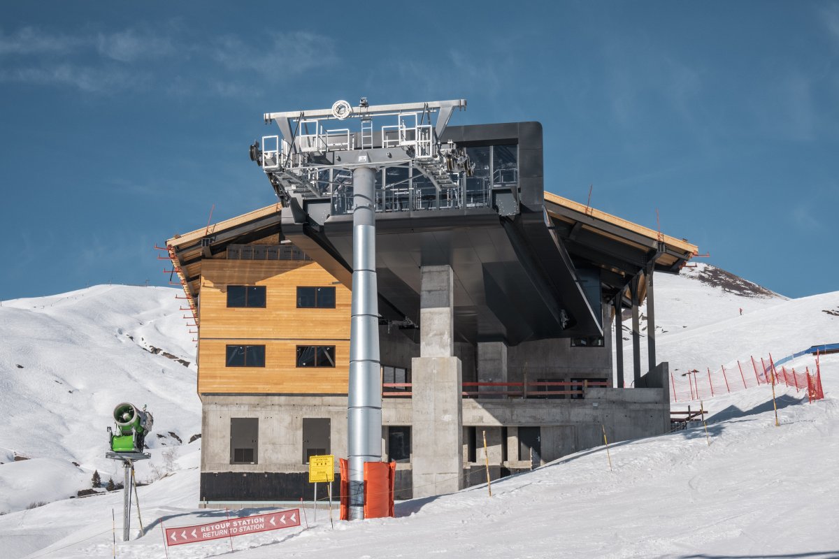Im Bau befindliche neue Seilbahn als Zubringer von Le Tour