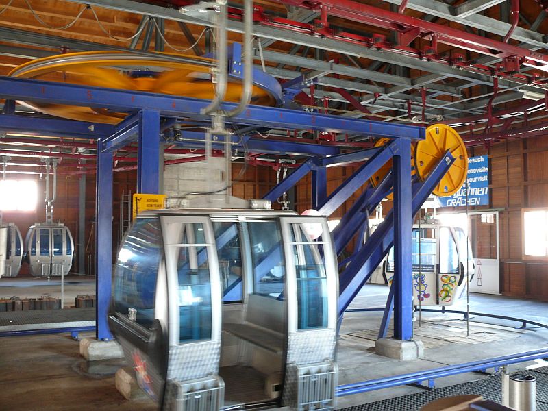 Talstation der Kabinenbahn Grächen-Seetalhorn, April 2009