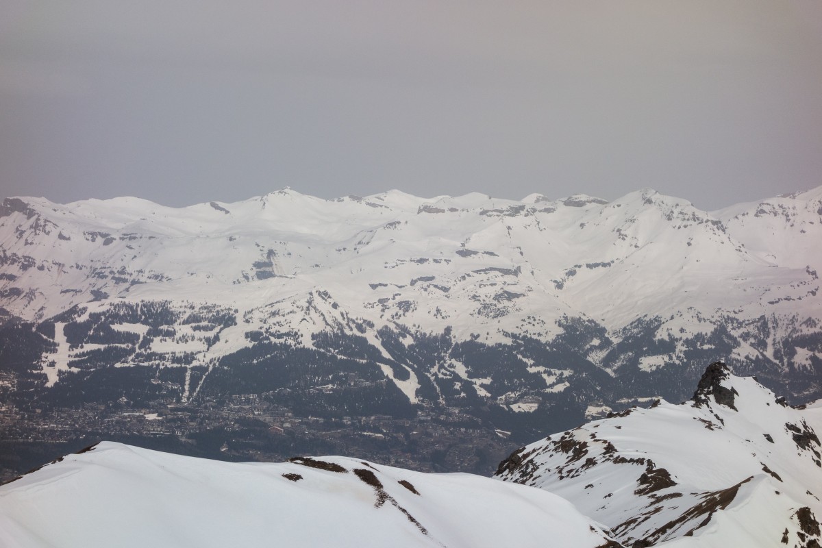 Blick vom Roc d'Orzival ins Skigebiet von Crans-Montana, April 2018