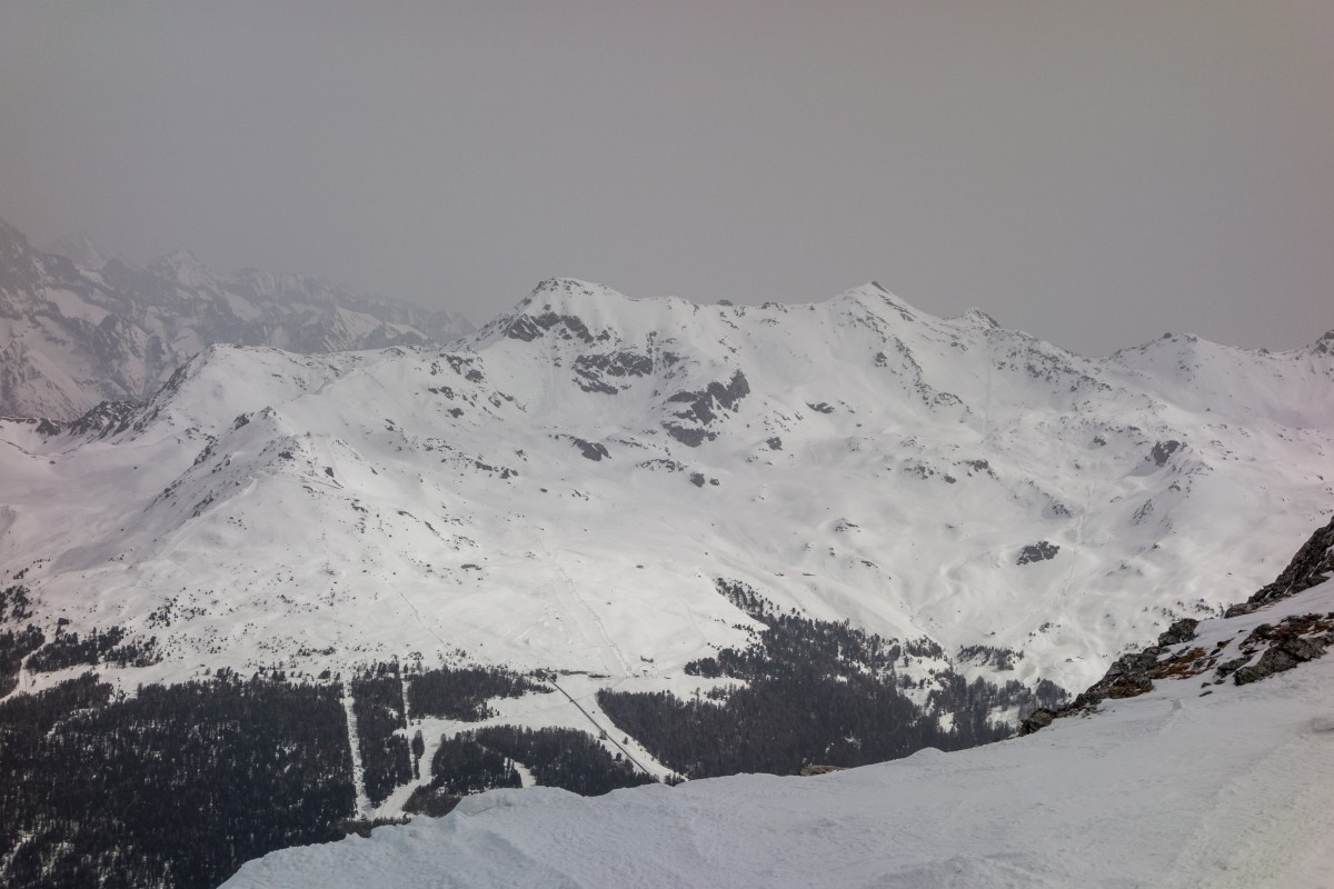 Blick vom Roc d'Orzival ins Skigebiet von Saint-Luc, April 2018
