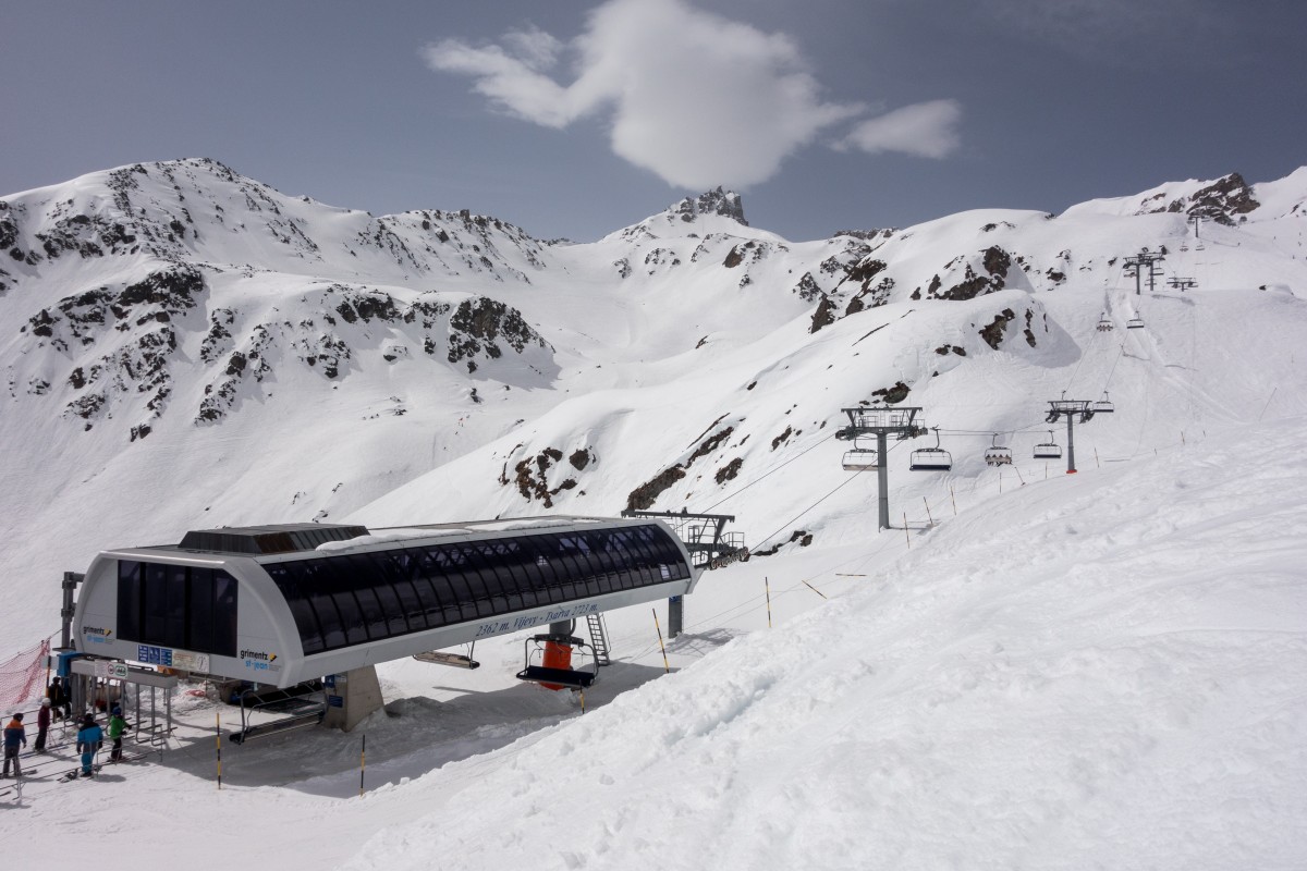 Talstation der Sesselbahn Mont de Marais-La Tsarvaz, April 2018