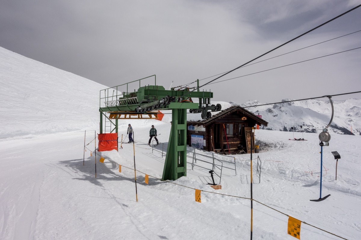 Talstation des Schlepplifts Becs de Bosson, April 2018