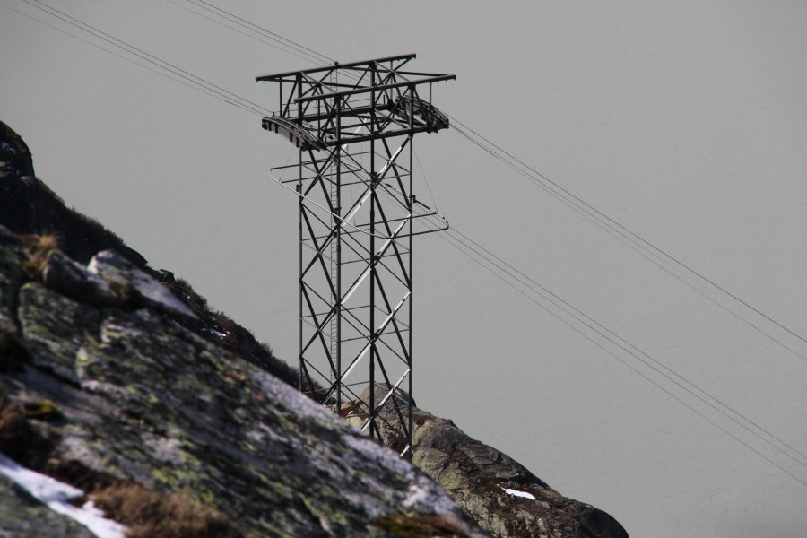 Eine der neun Zwischenstützen der zweiten Sektion Kessiturm-Oberaarsee, Oktober 2010