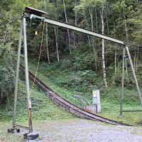 Talstation der untersten Seilbahn der Kraftwerke Oberhasli: Die Standseilbahn Urweid-Chapf, Oktober 2010