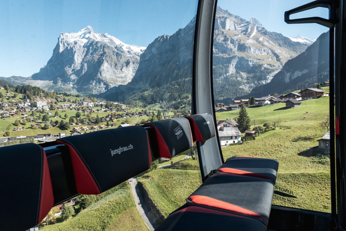 Kabine von CWA mit Wetterhorn im Hintergrund