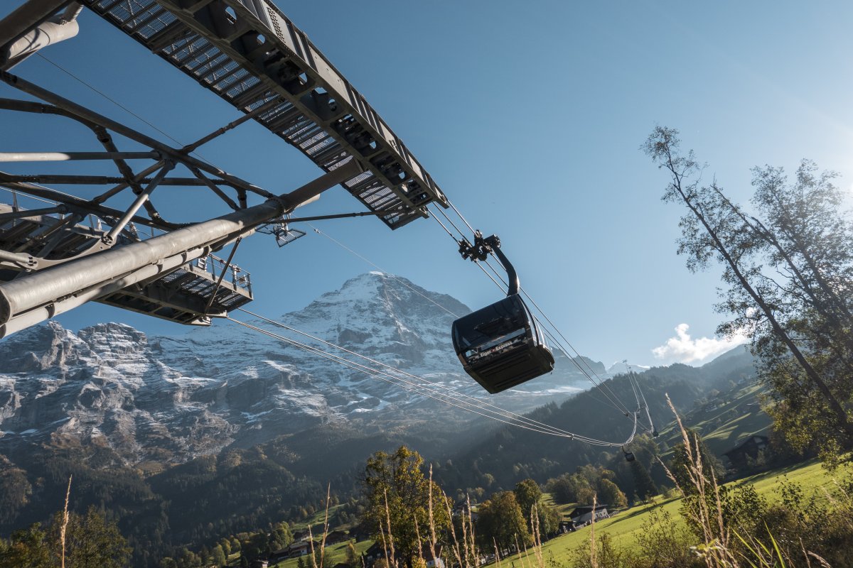 Seilbahn mit Eigernordwand im Berner Oberland