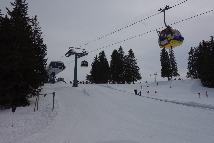 Bergstation der Kabinenbahn Cavadura-Schwänzelegg, März 2013